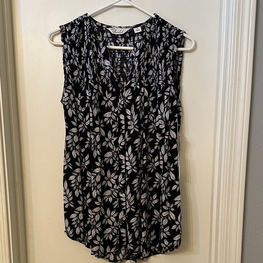 Cafe Marrakesh Elegant Black and White Floral Sleeveless Blouse